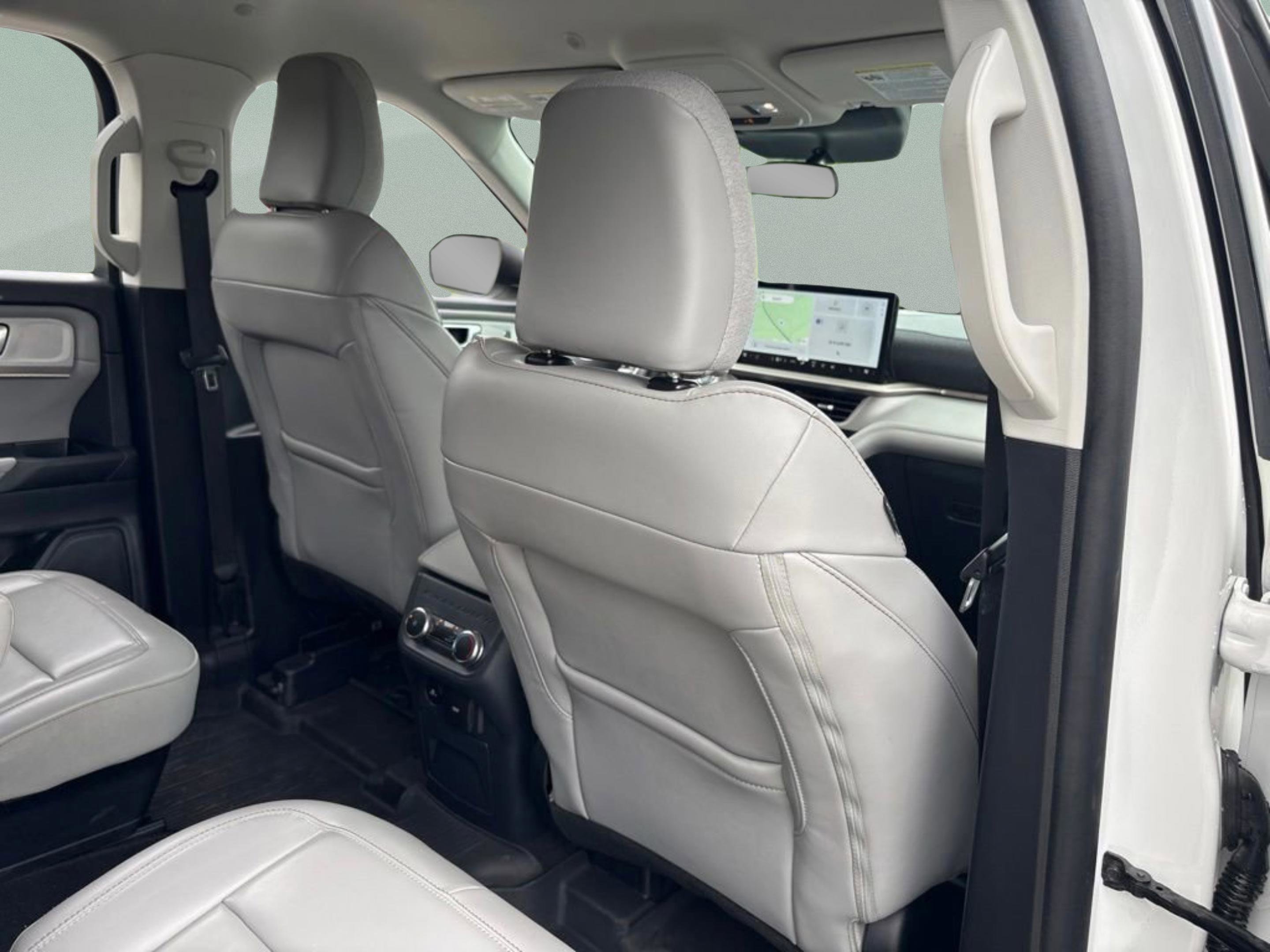 Used 2025 Ford Explorer Active w/ Active Comfort Package RWD image 28