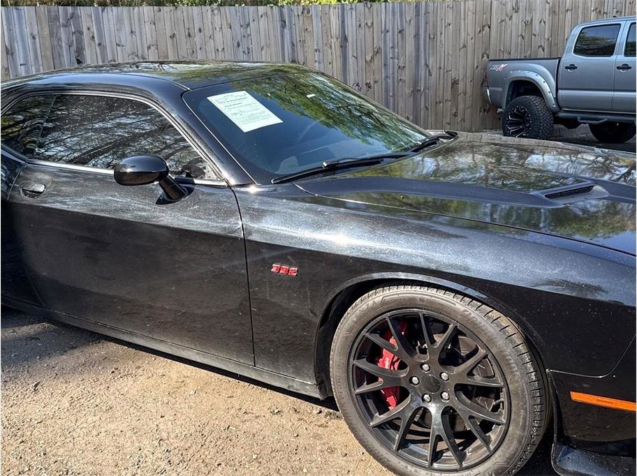 Used 2015 Dodge Challenger SRT w/ Technology Group RWD image 15