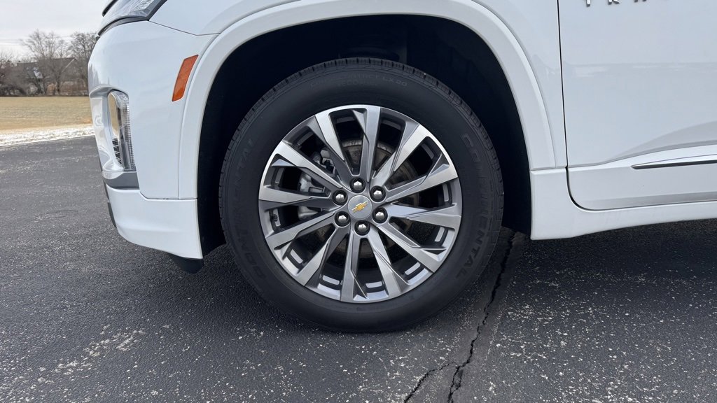 Used 2023 Chevrolet Traverse Premier image 35