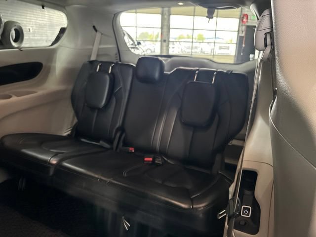 Used 2023 Chrysler Pacifica Touring-L w/ Uconnect Theater Family Group AWD/4WD image 38