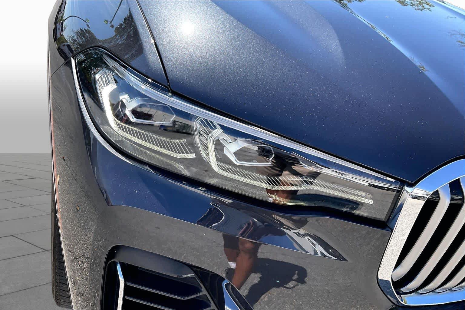 Used 2022 BMW X7 xDrive40i w/ Premium Package AWD/4WD image 29