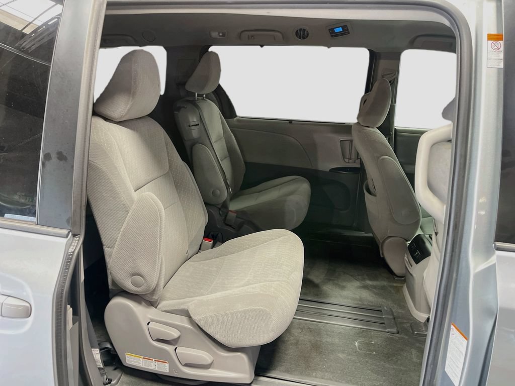 Used 2019 Toyota Sienna LE FWD image 26
