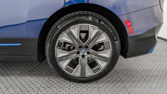 Used 2024 BMW iX xDrive50 w/ Luxury Package AWD/4WD image 36