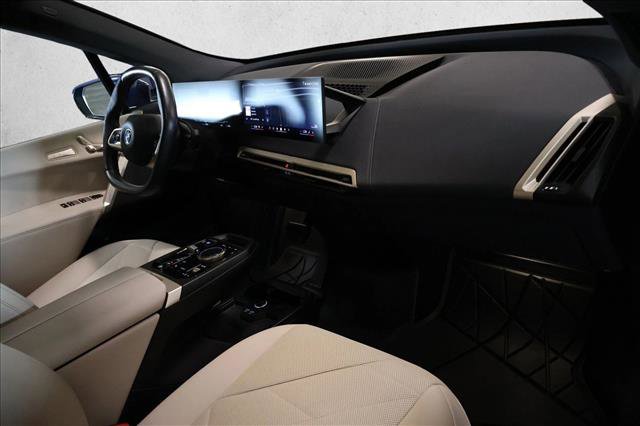 Used 2024 BMW iX xDrive50 w/ Premium Package image 25
