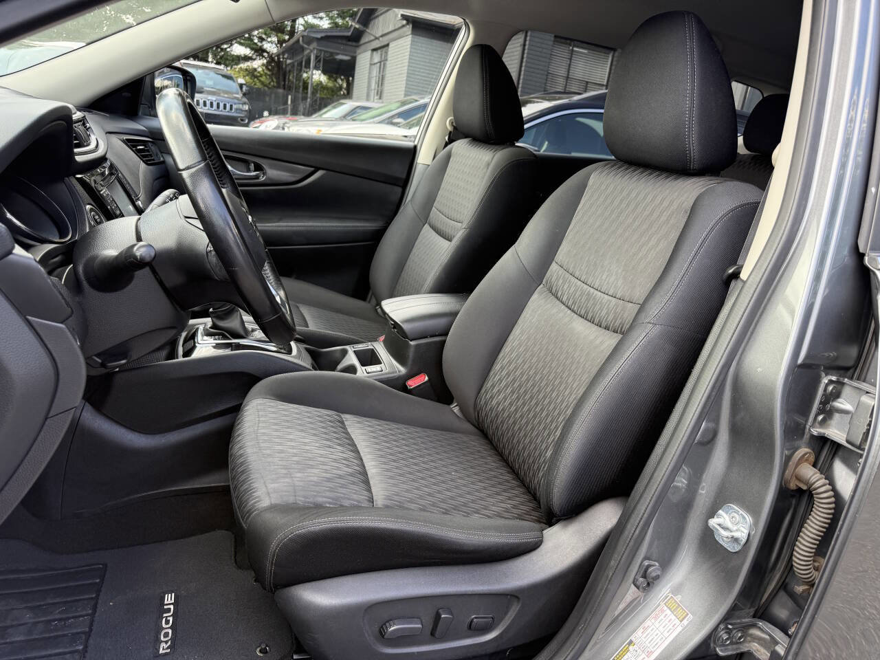 Used 2017 Nissan Rogue SV w/ SV Premium Package image 9