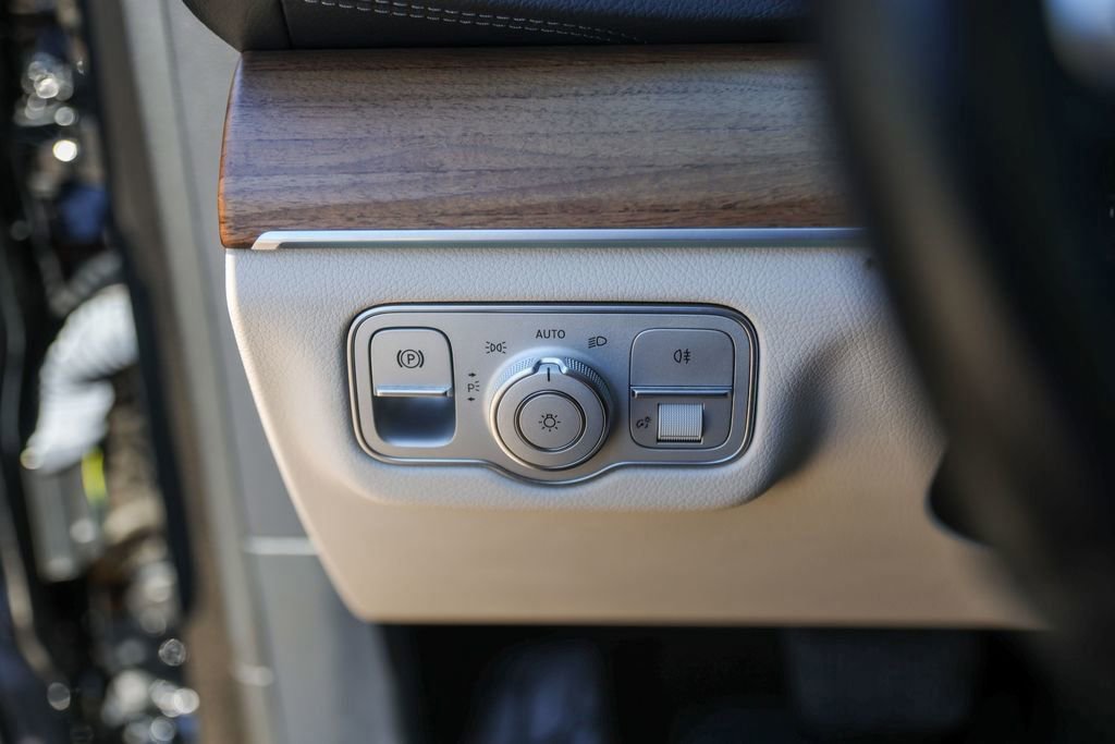 Used 2023 Mercedes-Benz GLS 450 4MATIC image 14
