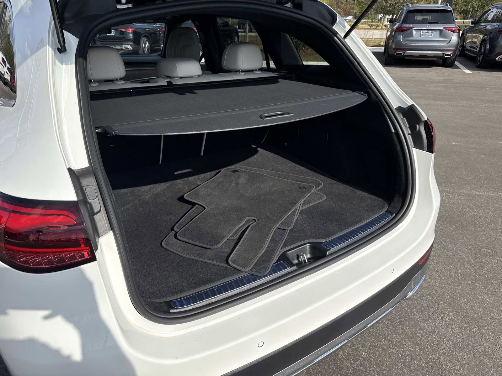 Used 2025 Mercedes-Benz GLC 300 image 12