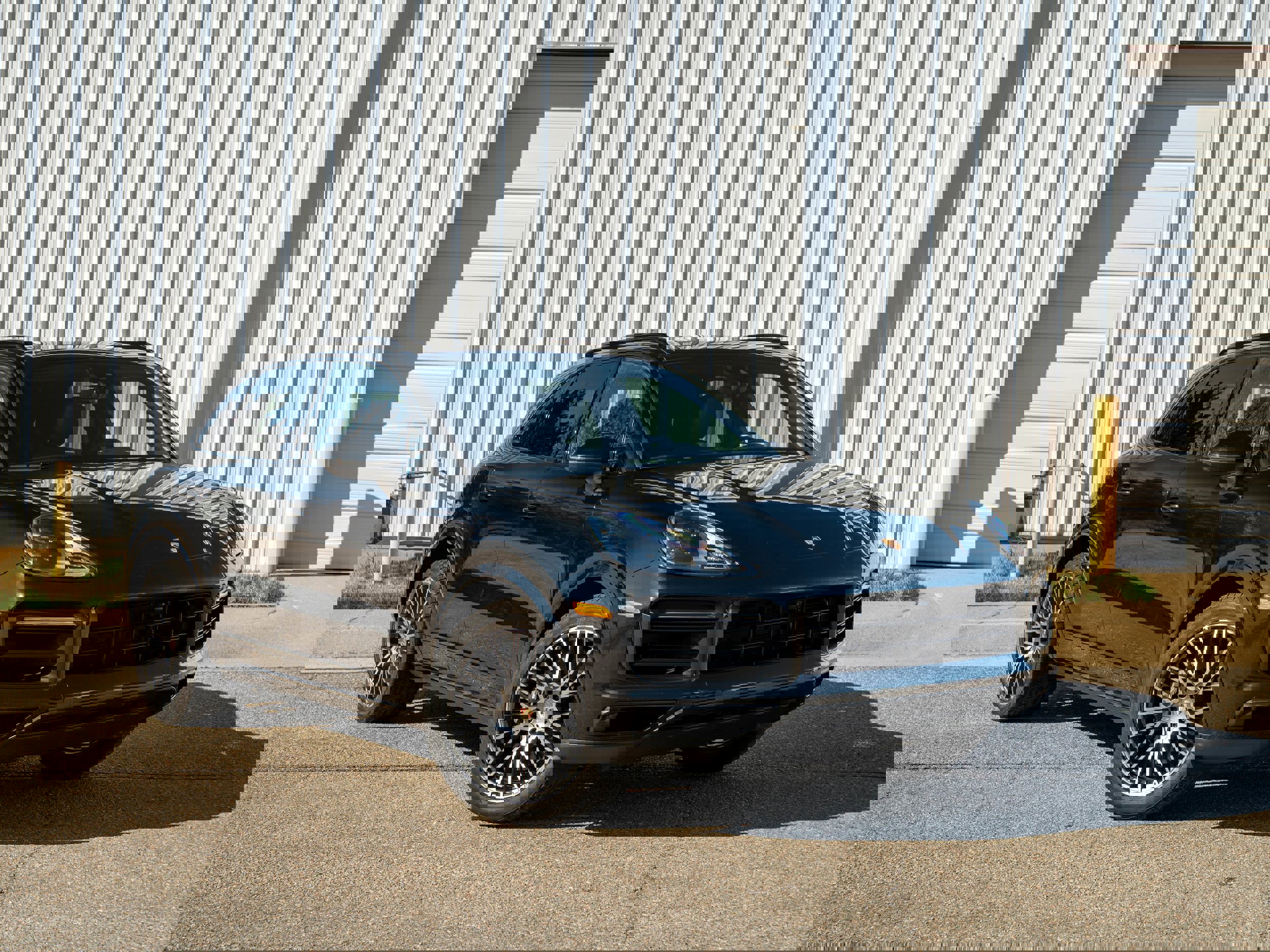 Certified 2023 Porsche Cayenne Platinum Edition image 10