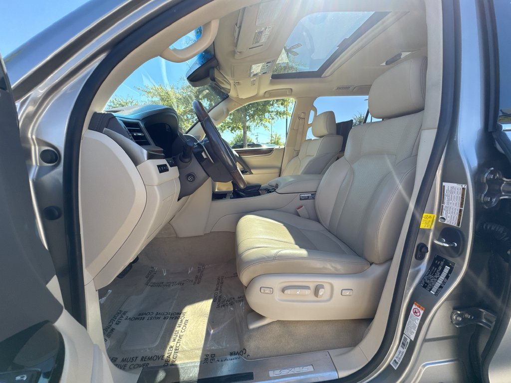 Used 2019 Lexus LX 570 4WD w/ Luxury Package image 19