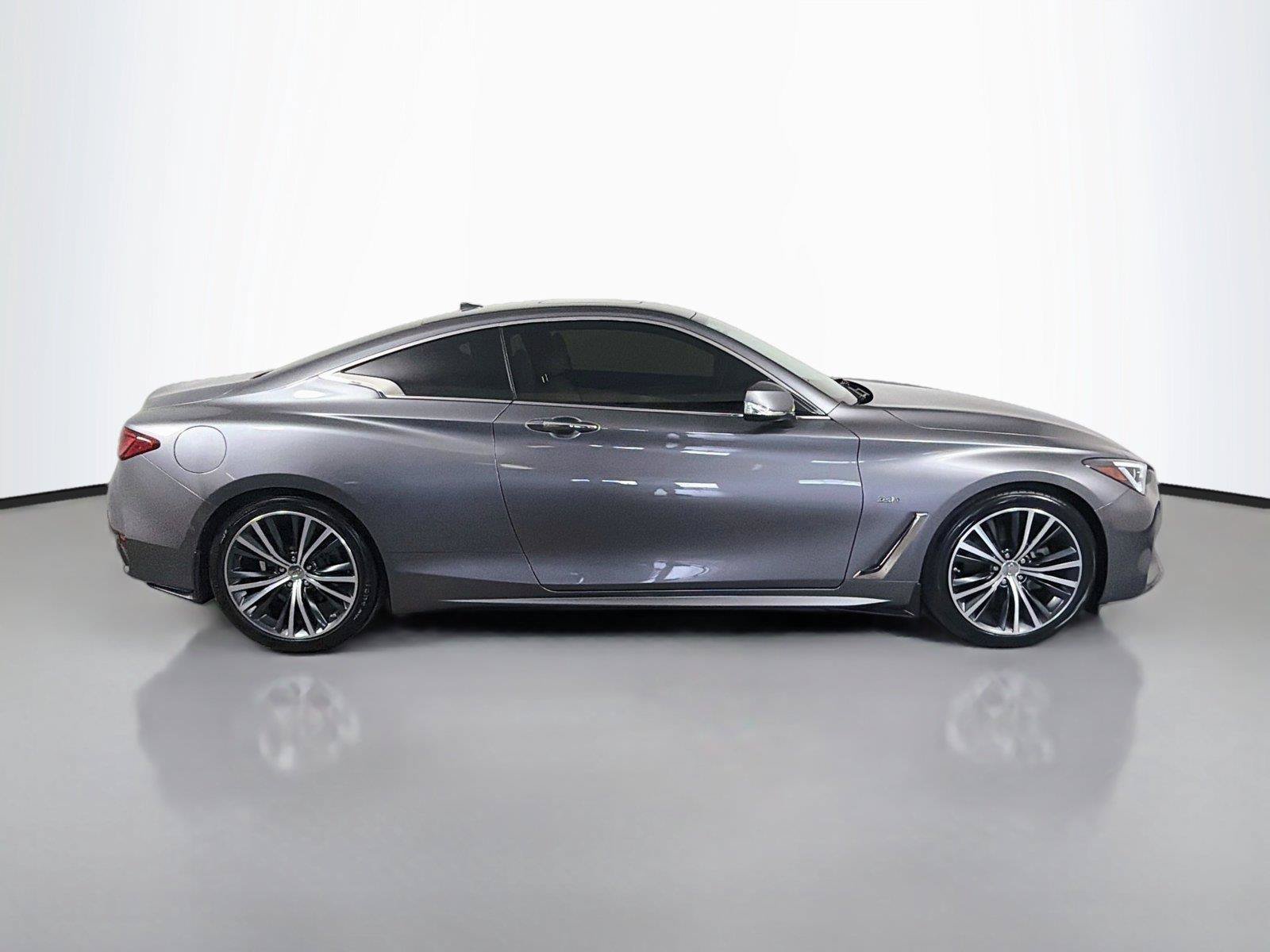 Used 2018 INFINITI Q60 3.0t Luxe RWD image 4