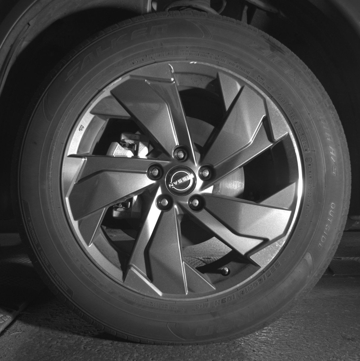 Used 2025 Nissan Rogue SV FWD image 12