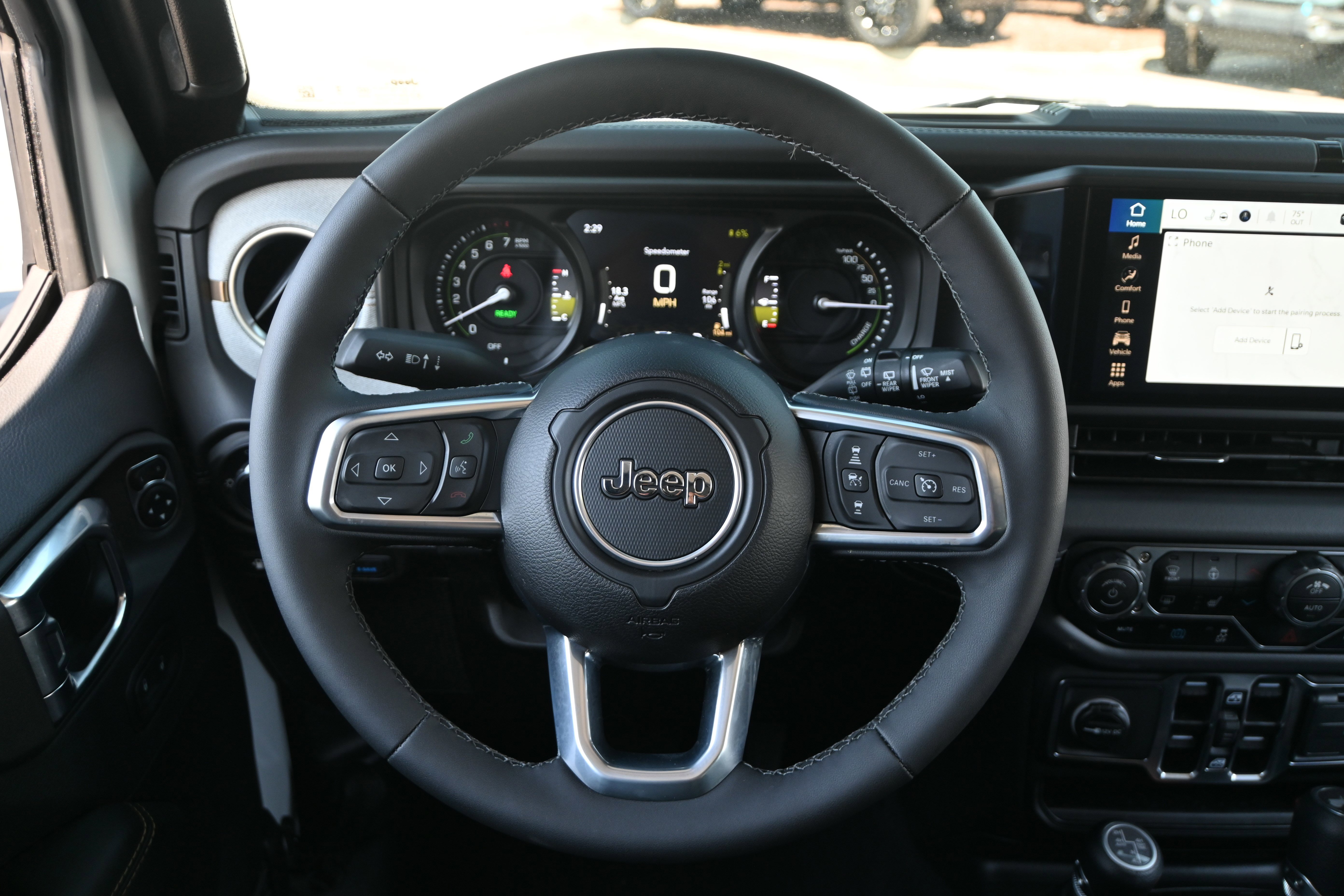 Used 2025 Jeep Wrangler Unlimited Sahara w/ Safety Group AWD/4WD image 17