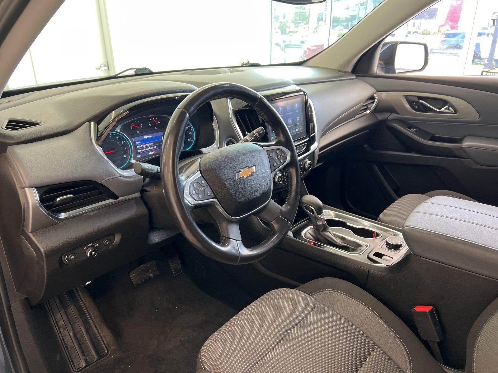 Used 2021 Chevrolet Traverse LT image 26