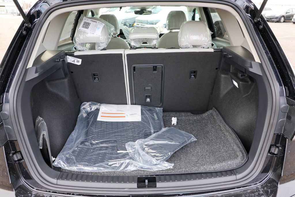 Used 2025 Volkswagen Taos SE image 31