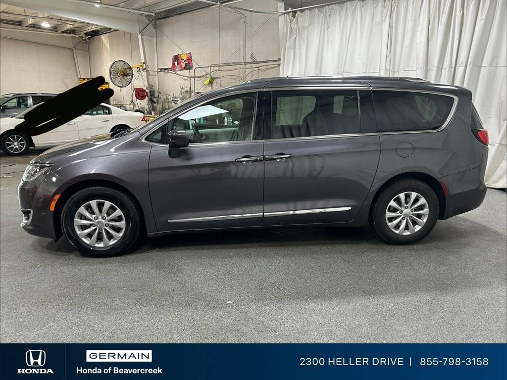 Used 2018 Chrysler Pacifica Touring-L FWD image 5