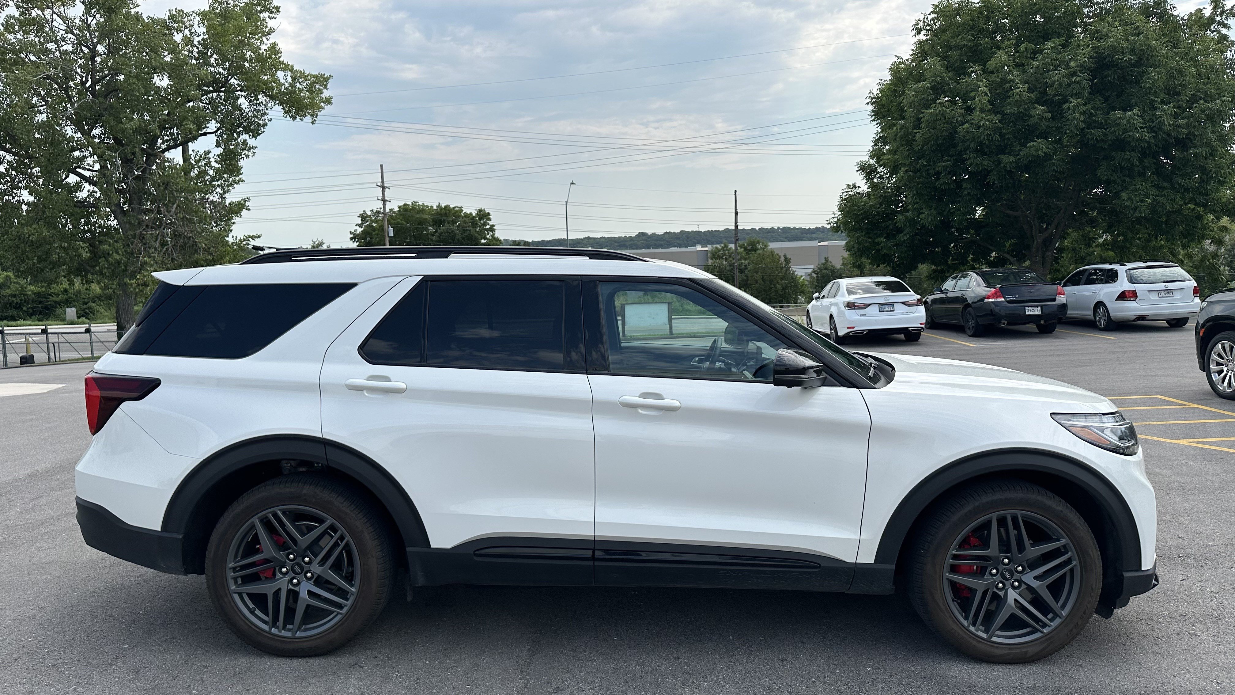 Used 2025 Ford Explorer ST AWD/4WD image 11
