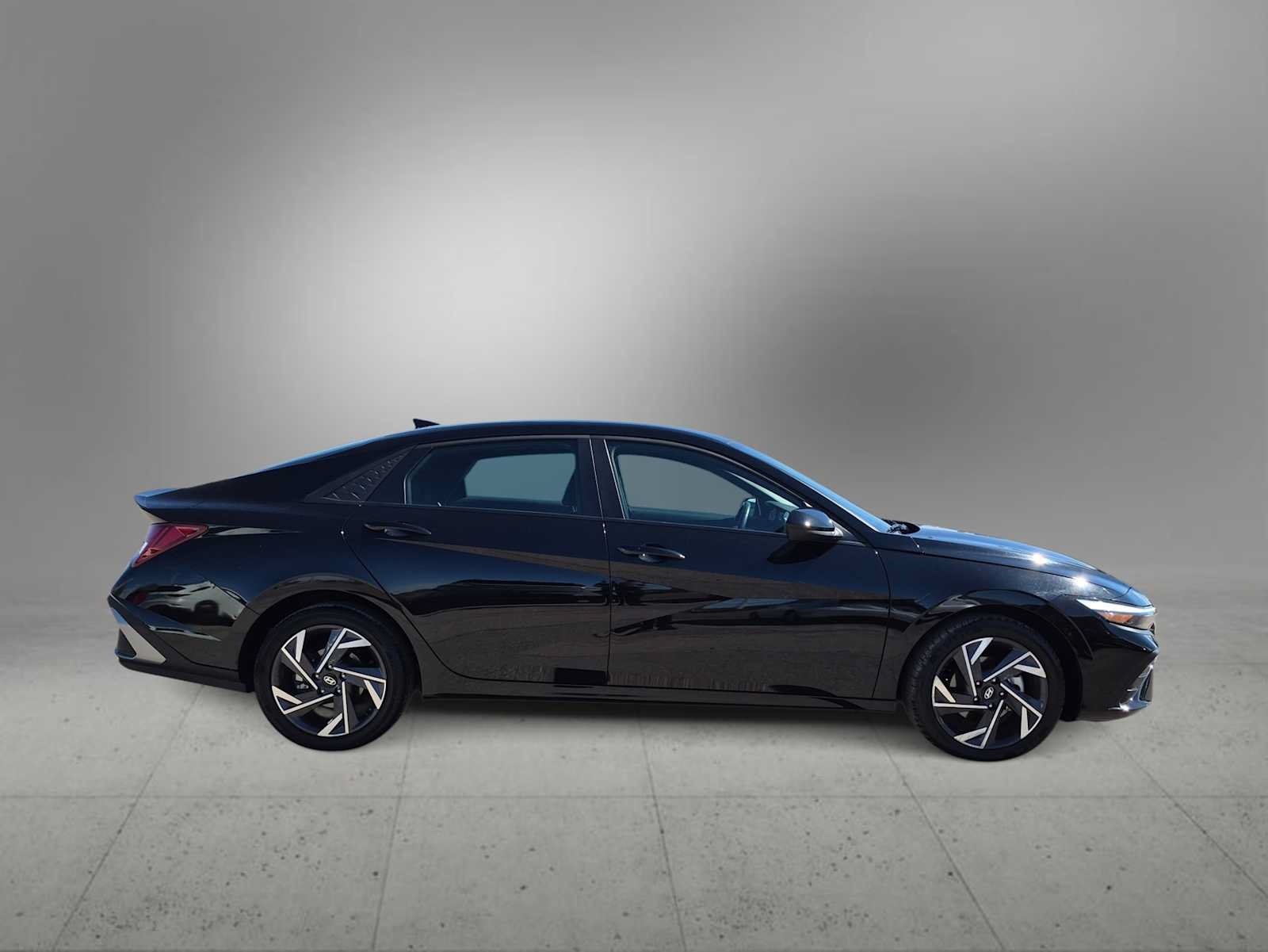 Used 2025 Hyundai Elantra SEL FWD image 9