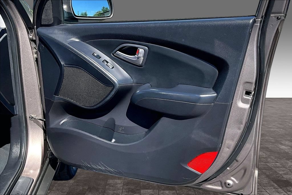Used 2011 Hyundai Tucson GLS w/ Navigation Pkg 2 FWD image 13
