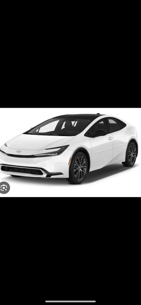 Used 2025 Toyota Prius LE image 1