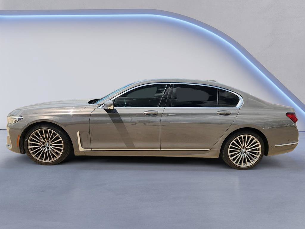Used 2022 BMW 740i w/ Premium Package RWD image 5