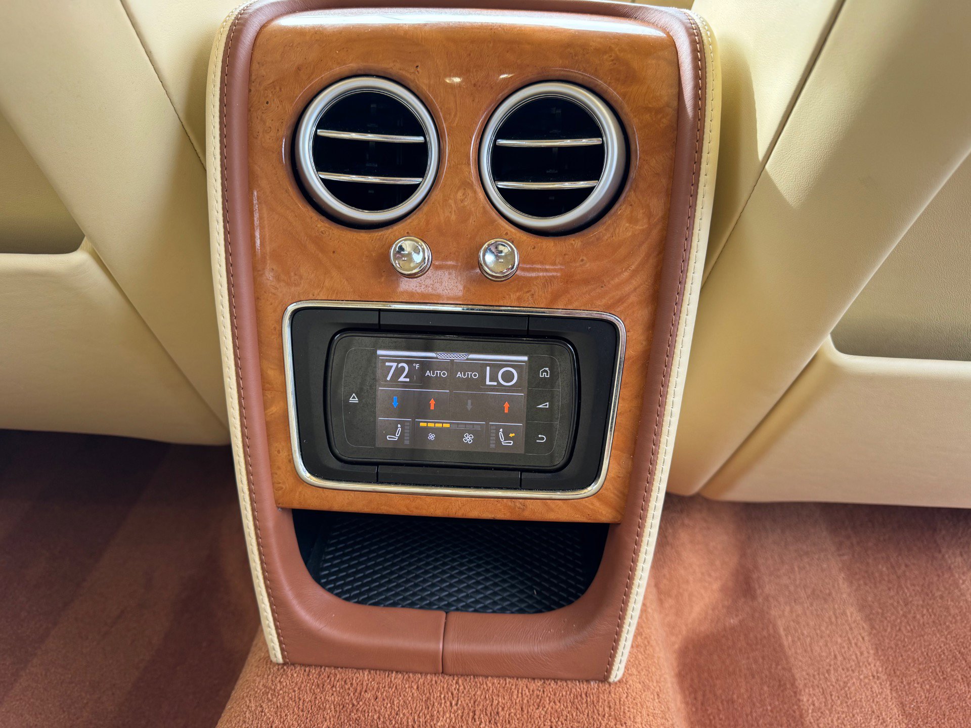 Used 2016 Bentley Flying Spur V8 image 16