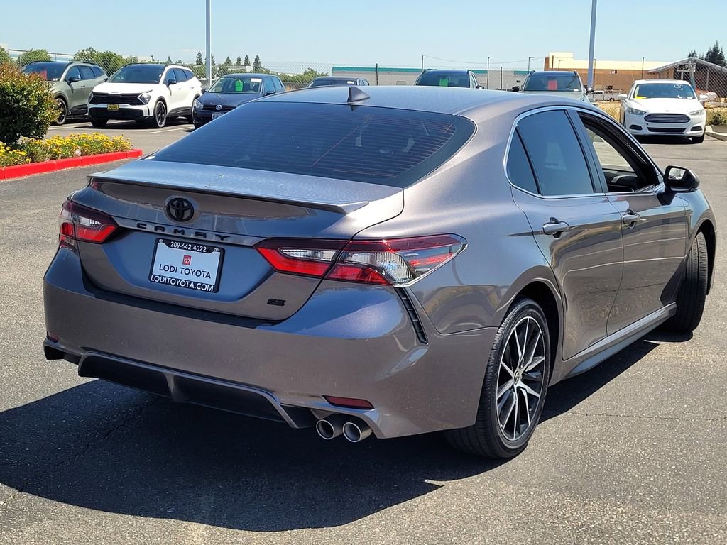 Used 2023 Toyota Camry SE image 4