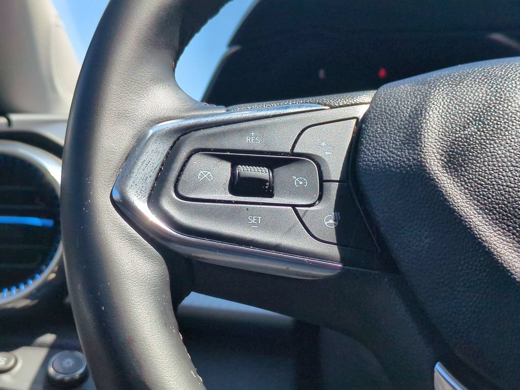 Used 2025 Chevrolet Trax LT w/ LT Convenience Package FWD image 20