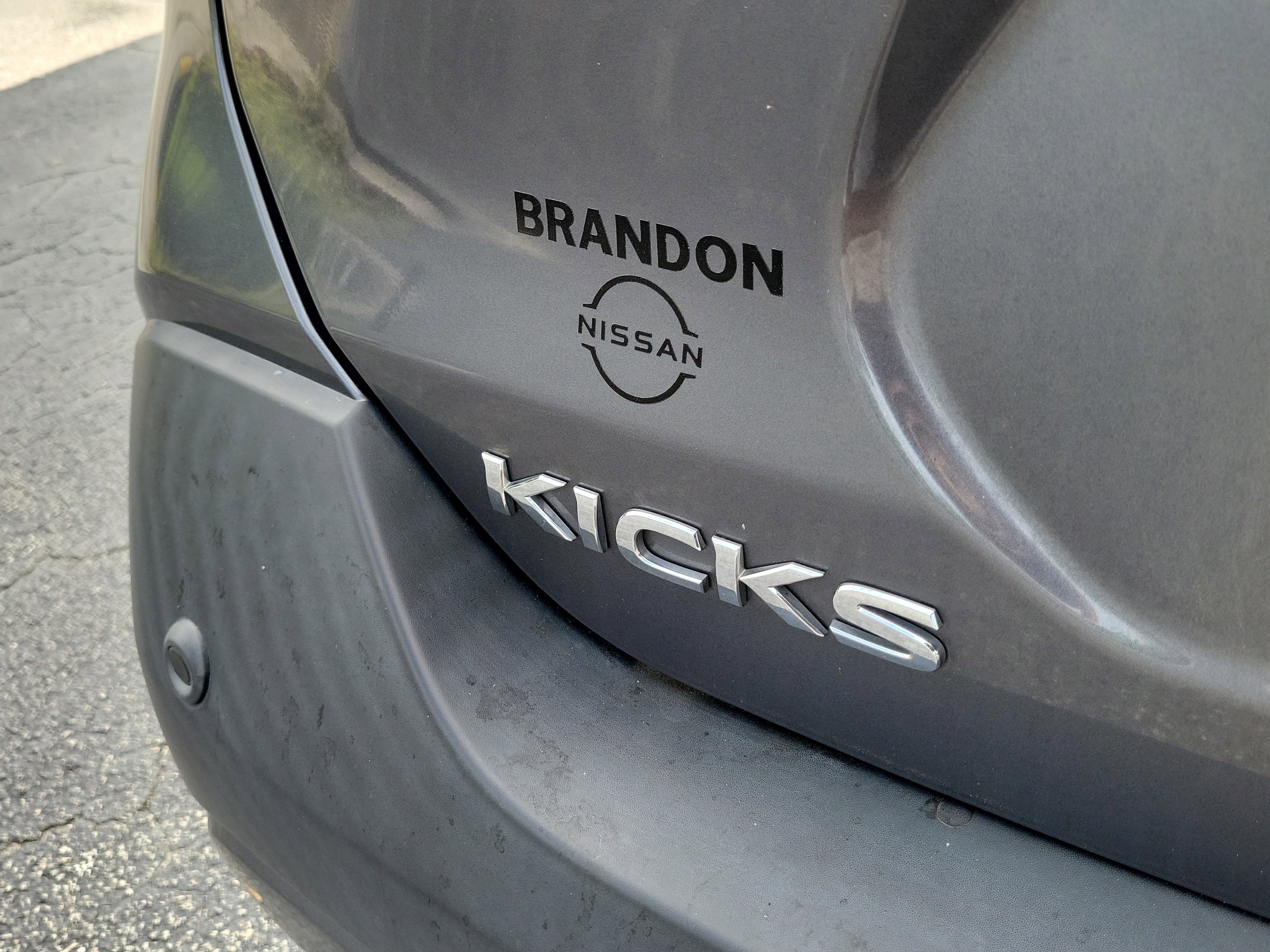 Used 2020 Nissan Kicks SR w/ SR Premium Package FWD image 8