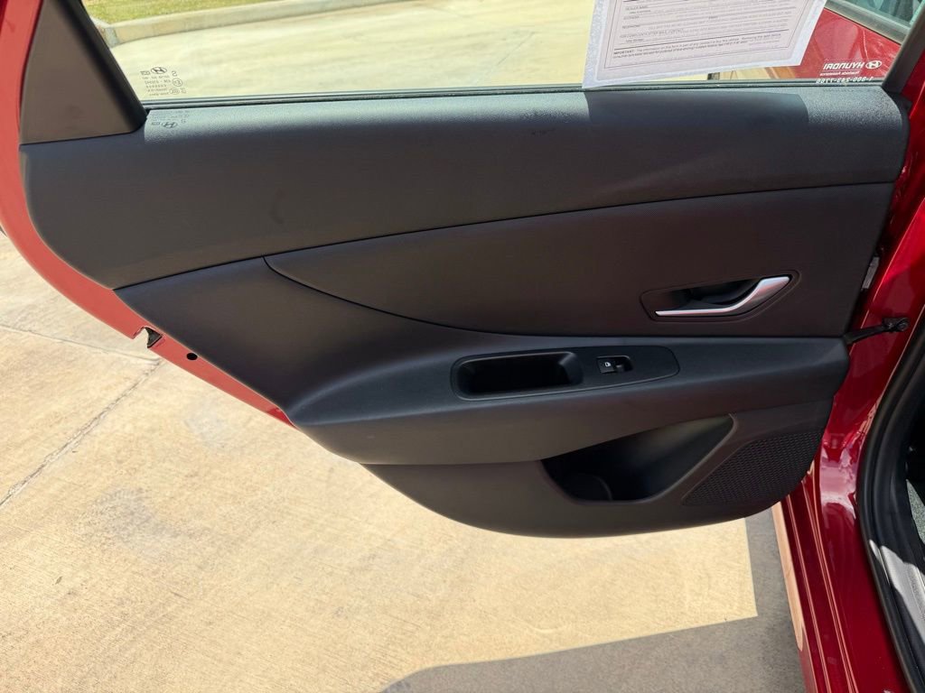 Certified 2025 Hyundai Elantra SE image 15