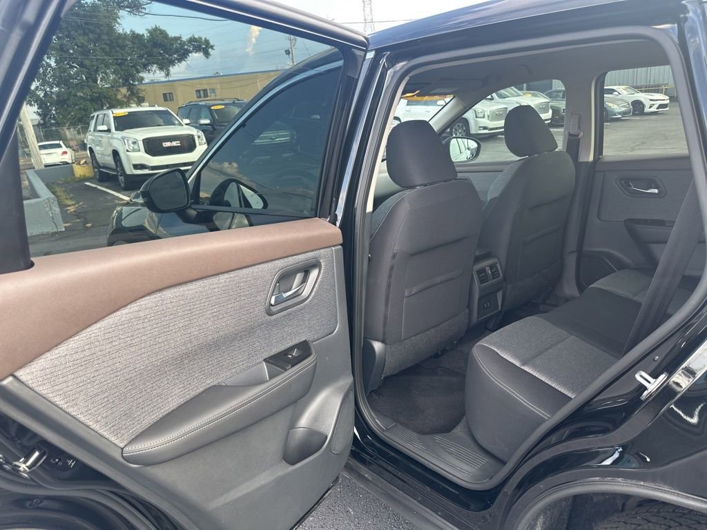 Used 2022 Nissan Rogue SV image 21