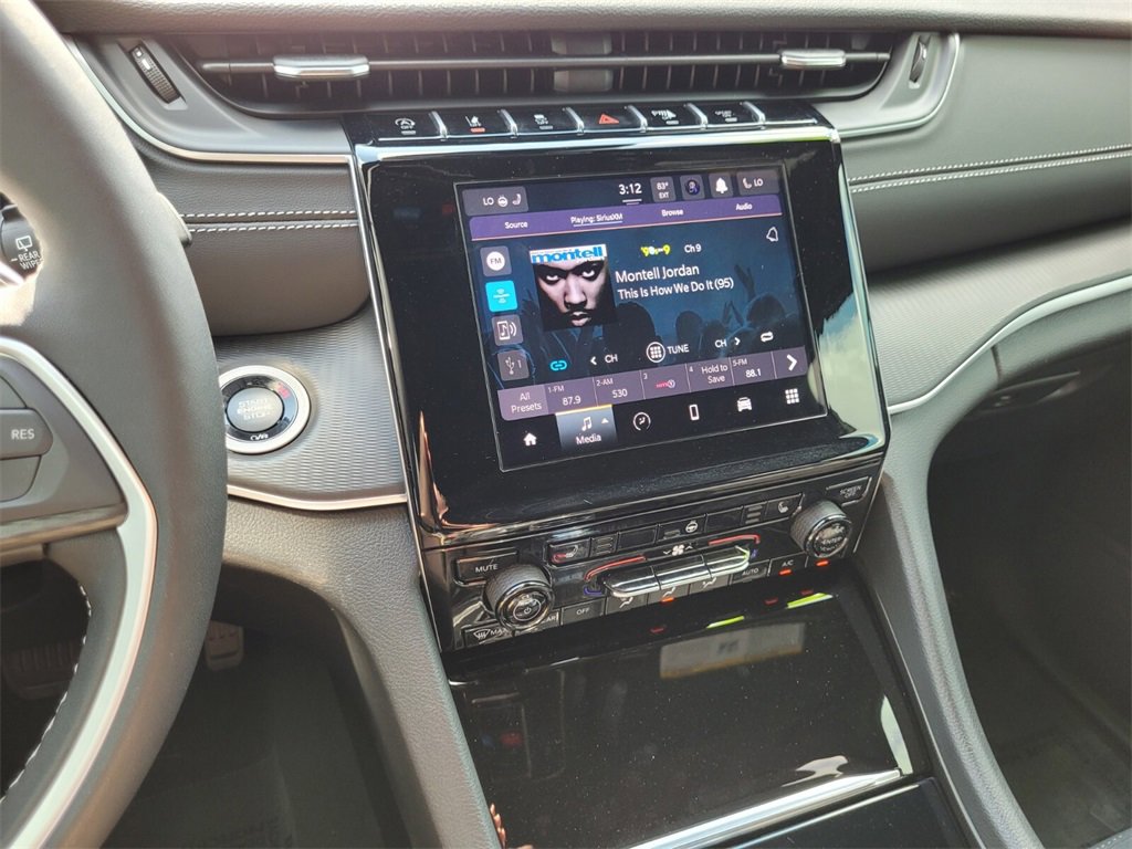 Used 2025 Jeep Grand Cherokee Laredo X w/ Luxury Tech Group I image 26