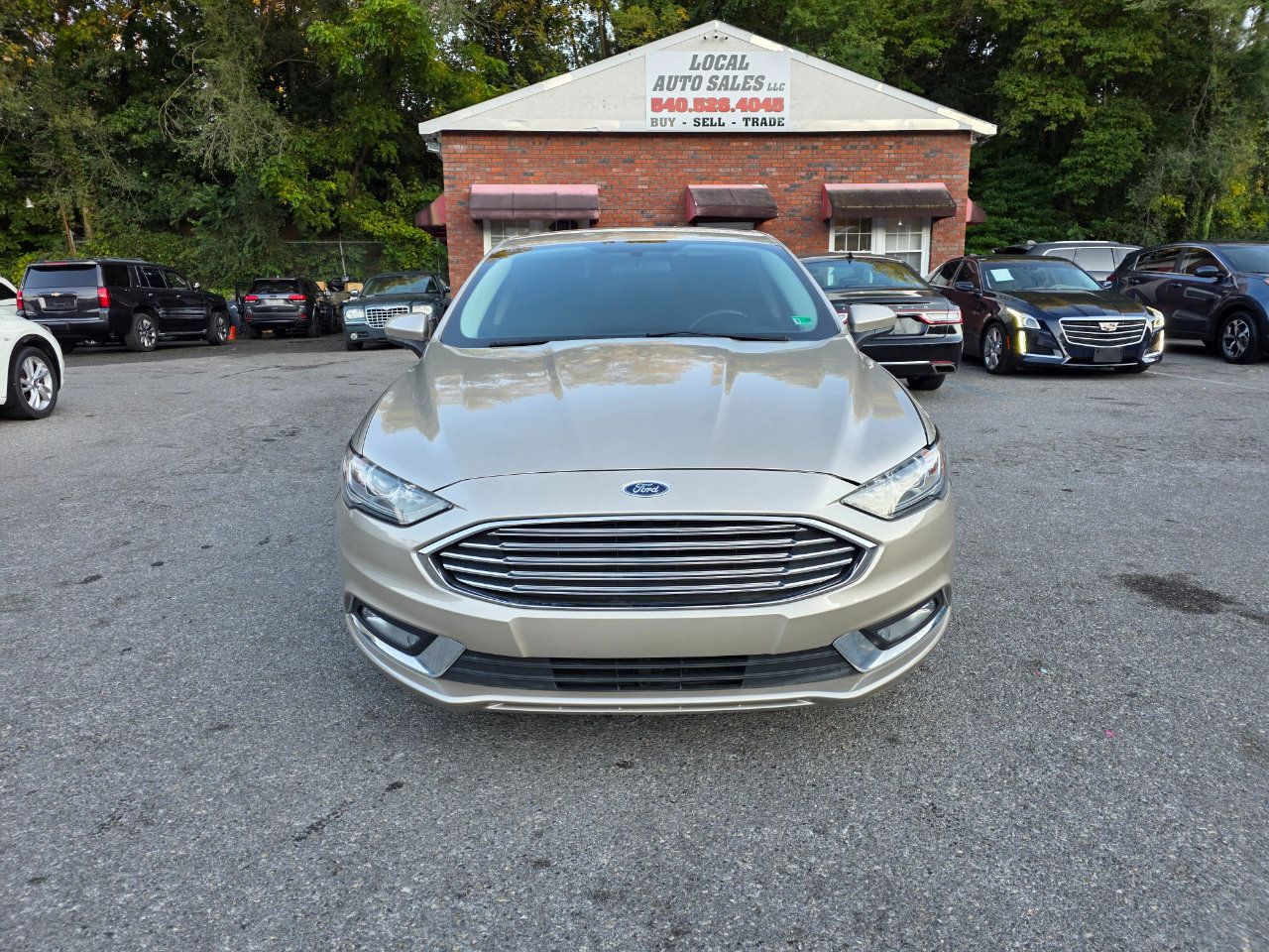 Used 2018 Ford Fusion SE w/ Equipment Group 601A image 2