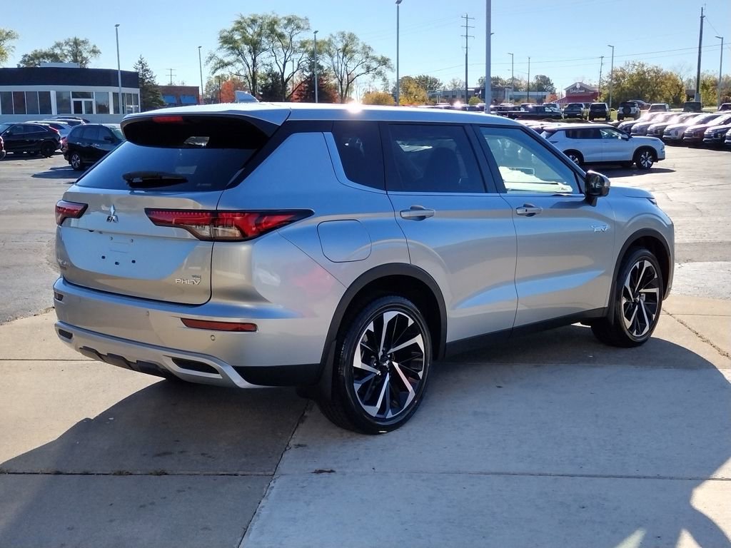 New 2025 Mitsubishi Outlander SE image 15