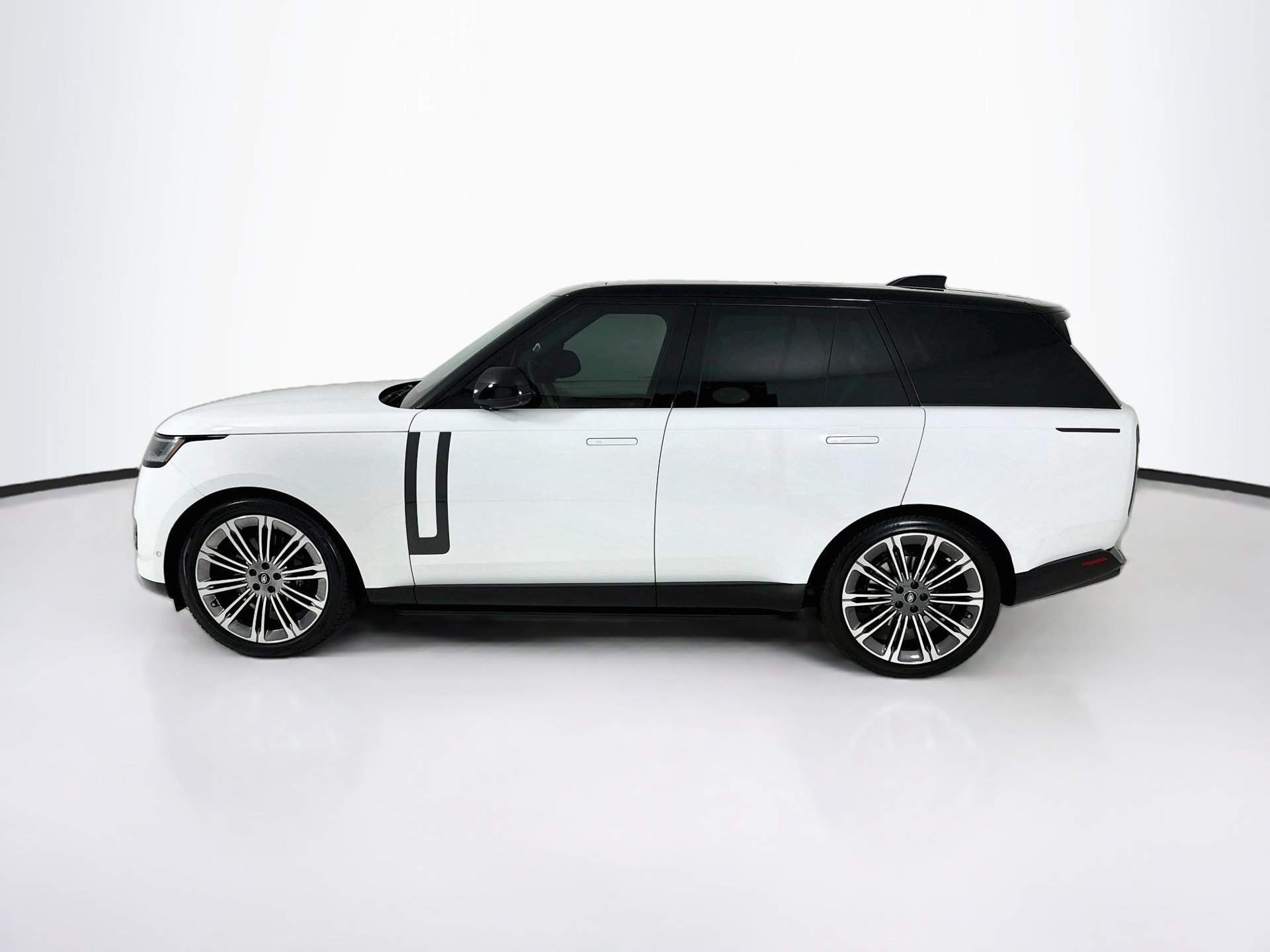 Used 2024 Land Rover Range Rover SE AWD/4WD image 5