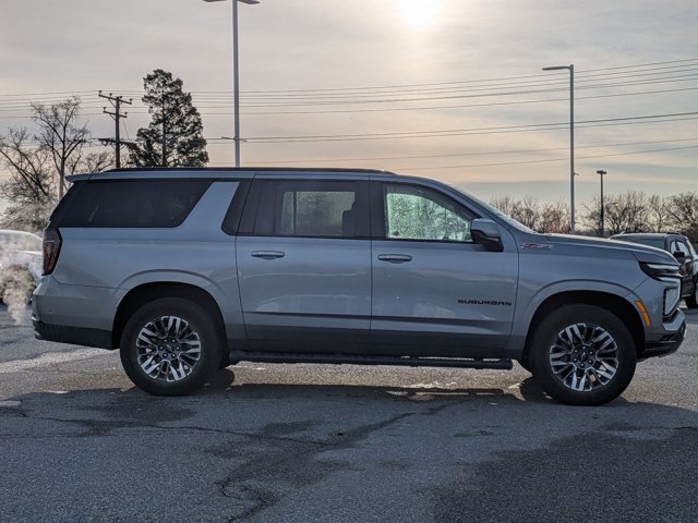 Used 2025 Chevrolet Suburban Z71 image 4