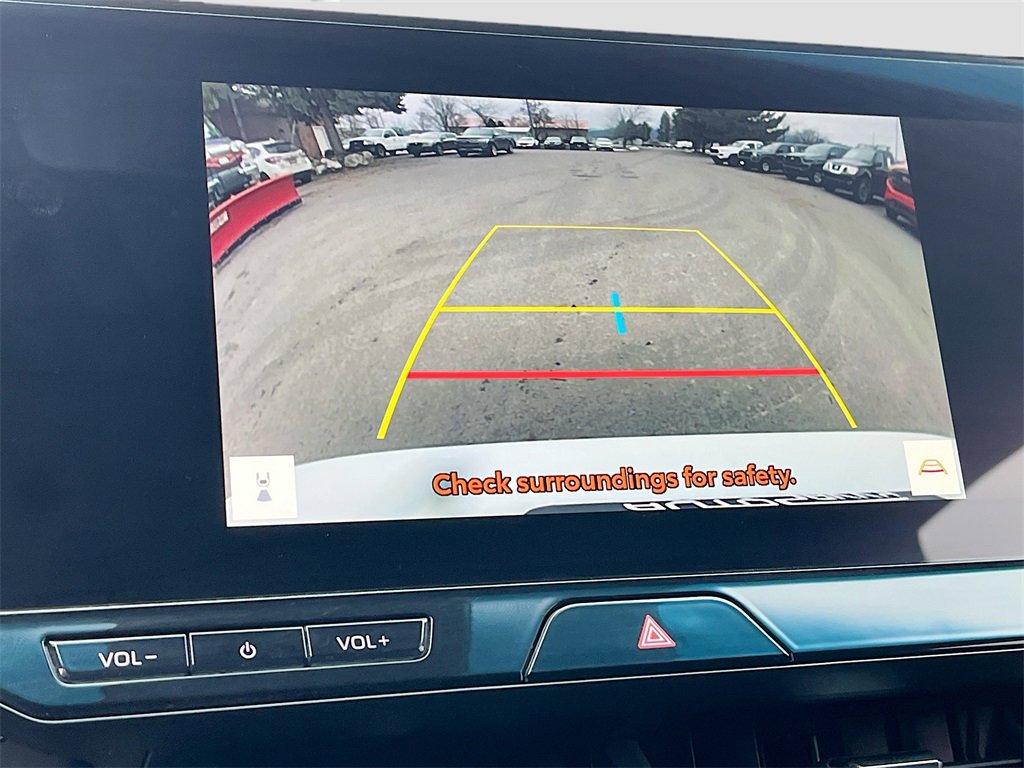 Used 2024 Toyota Venza XLE image 13