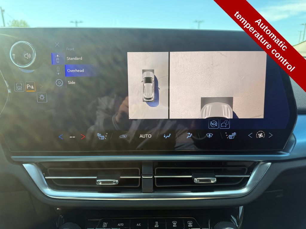 Used 2024 Chevrolet Equinox EV LT FWD image 28