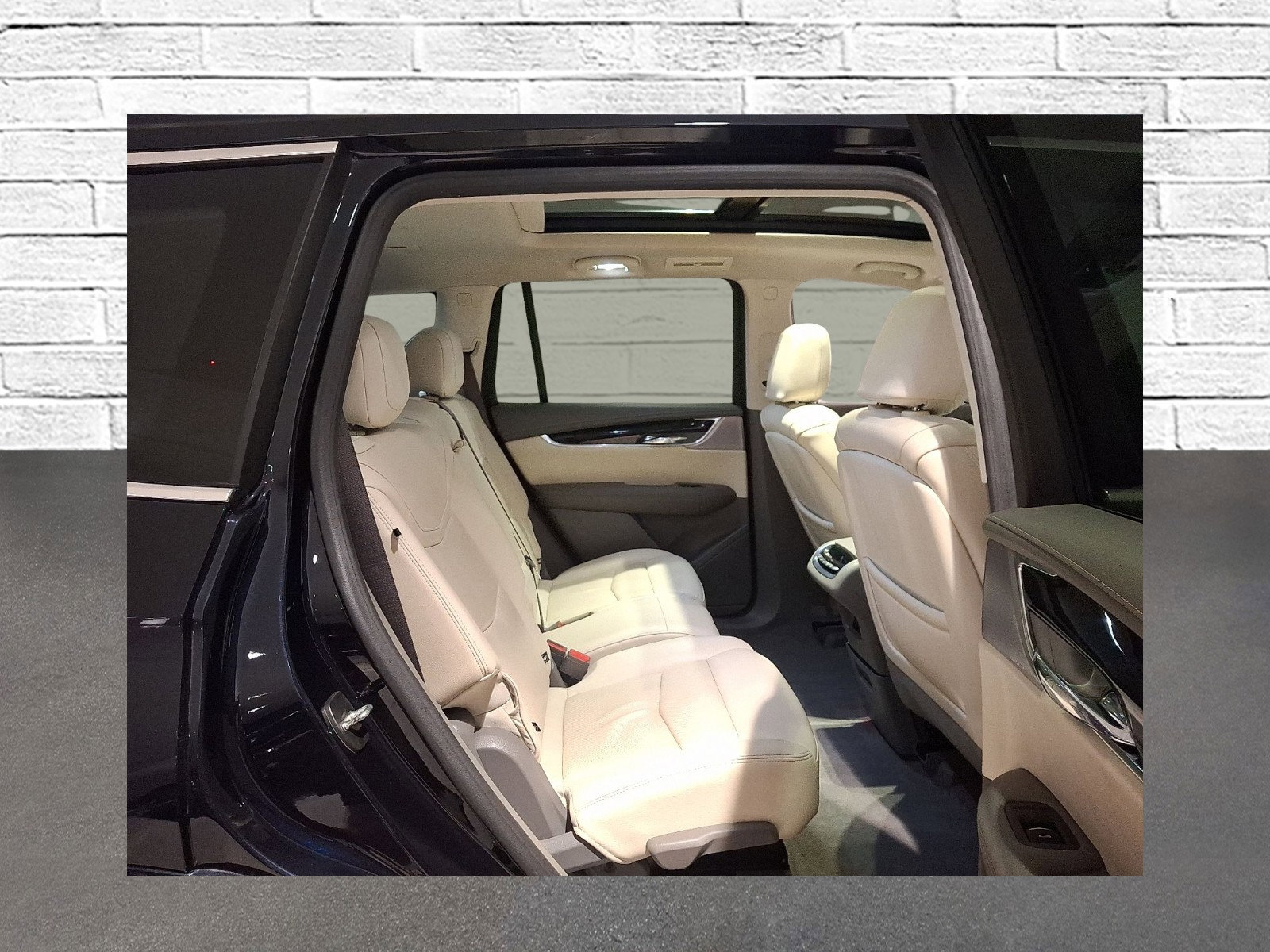 Used 2022 Cadillac XT6 Premium Luxury w/ Technology Package image 8
