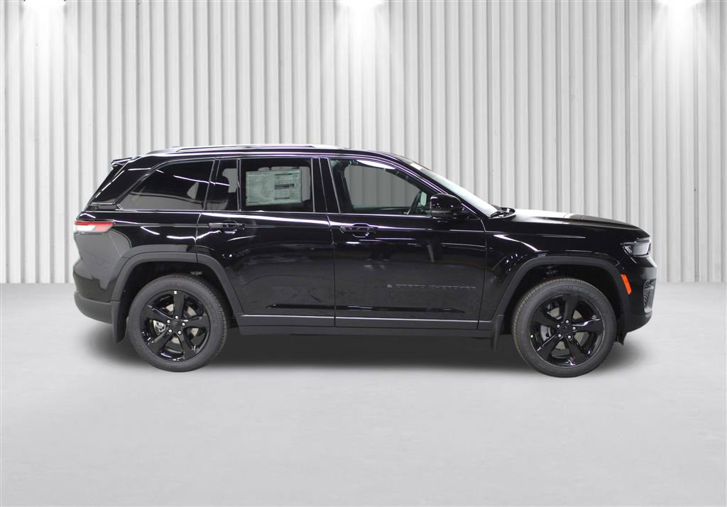 New 2025 Jeep Grand Cherokee Altitude image 2