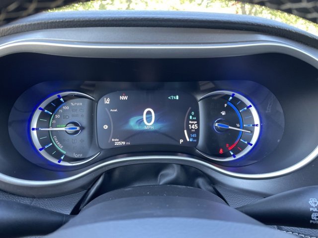 Used 2024 Chrysler Pacifica Select image 20