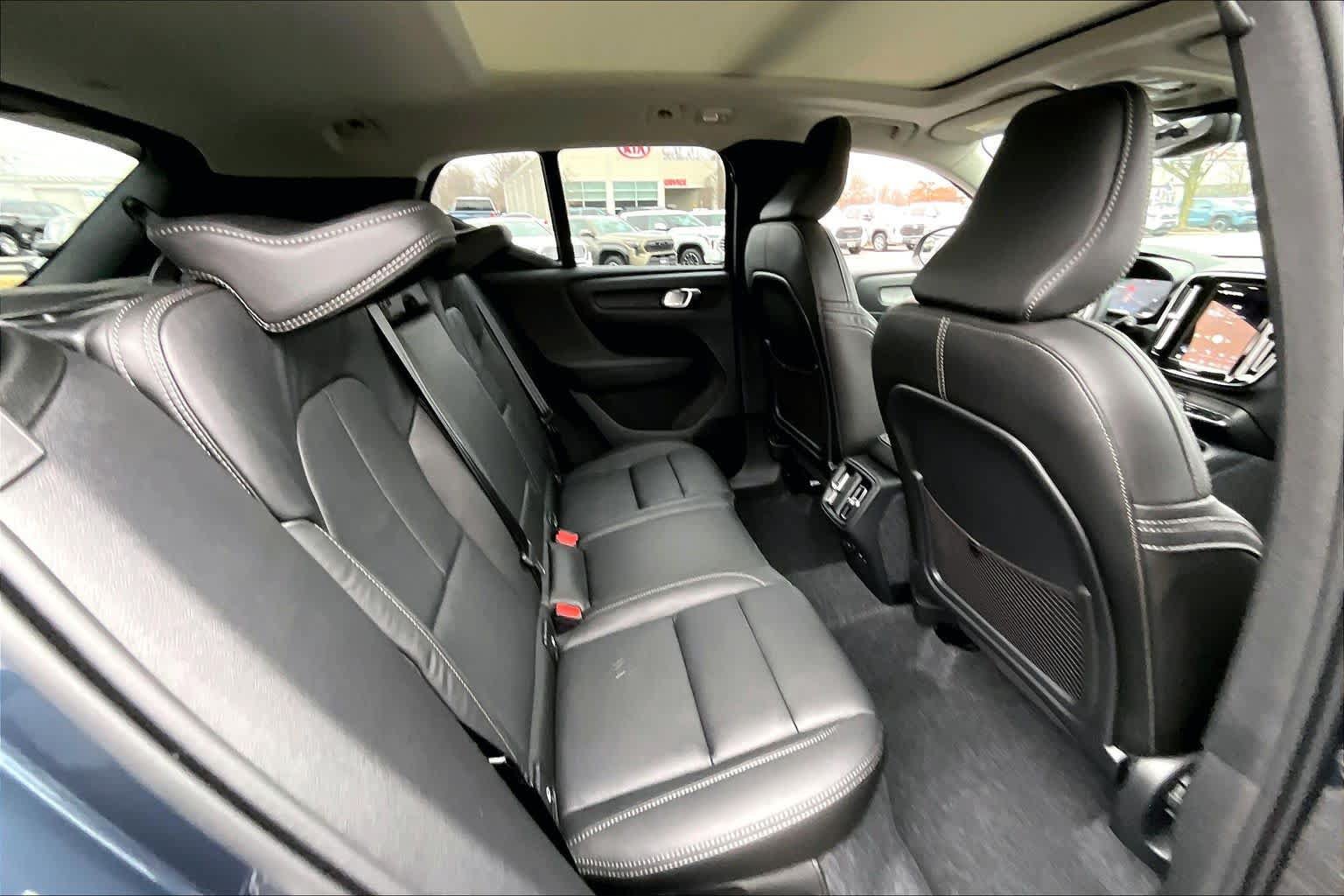 Used 2026 Volvo XC40 B5 Core w/ Climate Package AWD/4WD image 34
