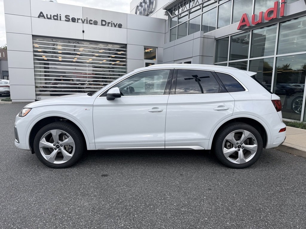 Certified 2025 Audi Q5 2.0T Premium Plus image 3