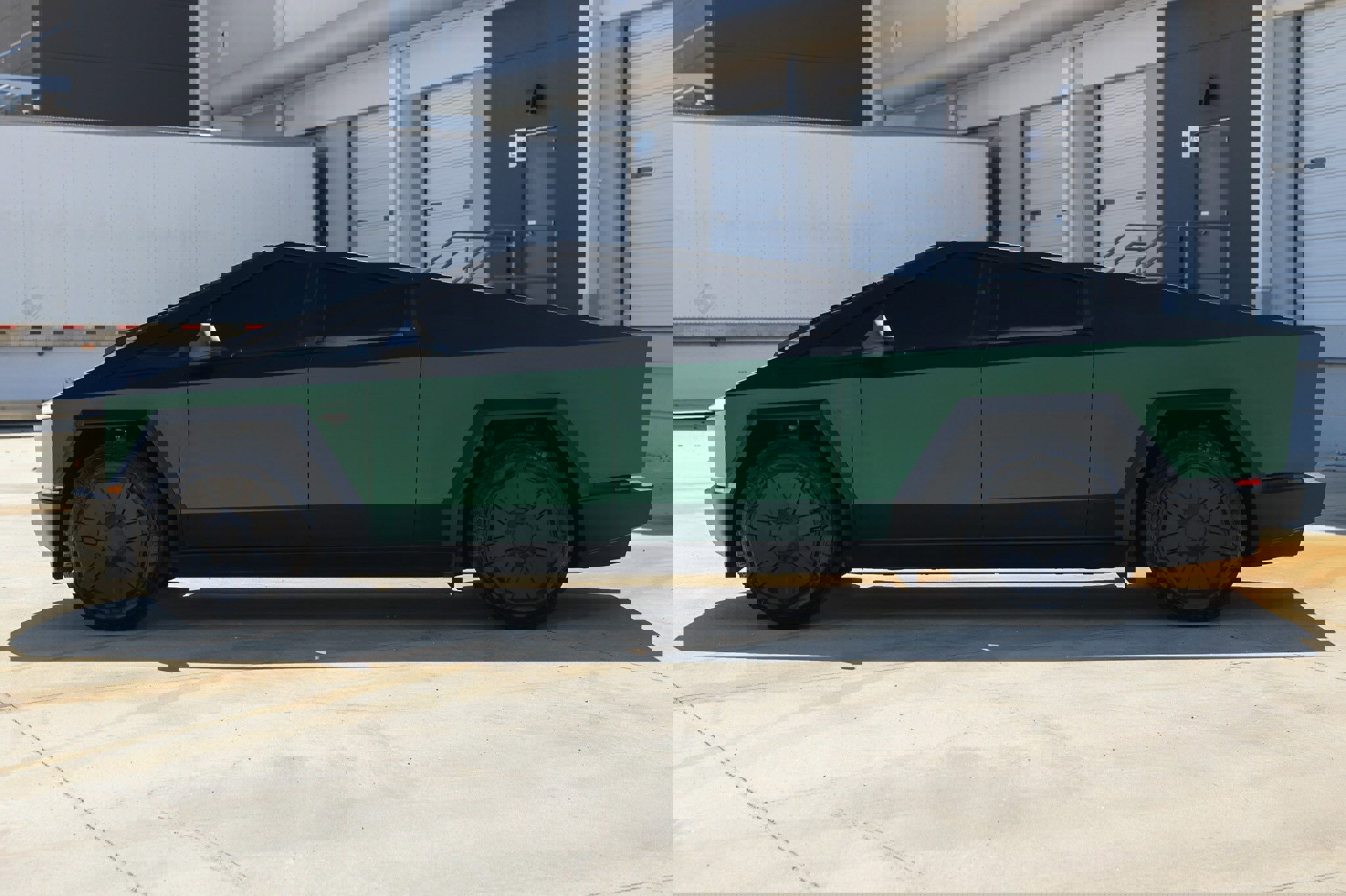 Used 2024 Tesla Cybertruck AWD Crew Cab image 8