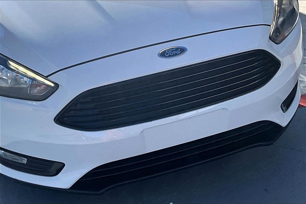 Used 2018 Ford Focus SE w/ SE Appearance Package image 29