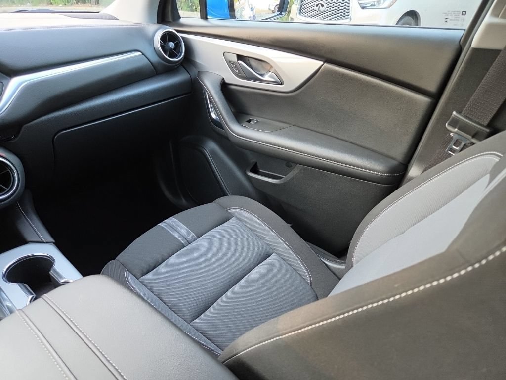 Used 2025 Chevrolet Blazer LT FWD image 32