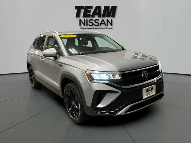 Used 2023 Volkswagen Taos SE w/ Black Wheel Package