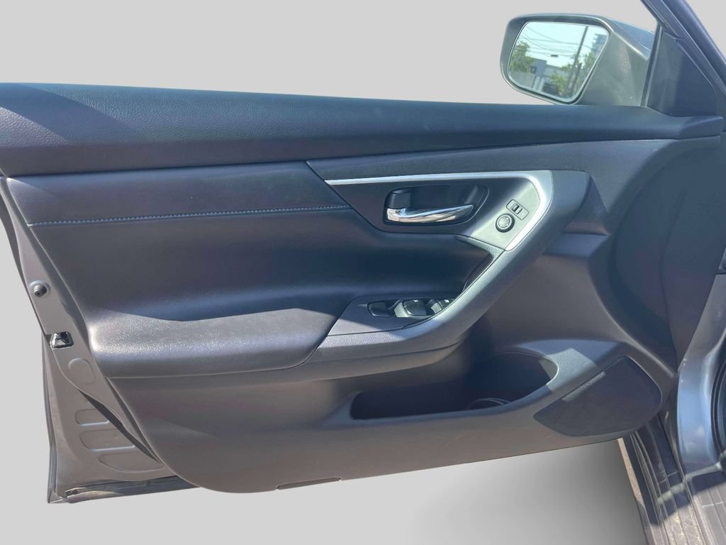 Used 2018 Nissan Altima 2.5 SR w/ Interior Lighting Package FWD image 15