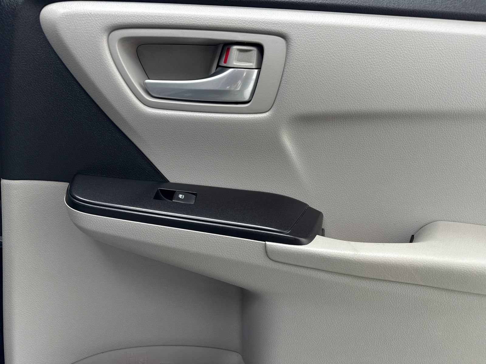 Used 2017 Toyota Camry LE FWD image 45