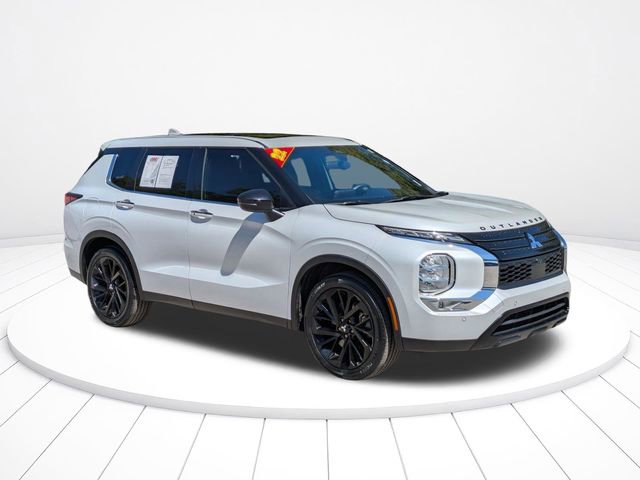 Used 2022 Mitsubishi Outlander SEL Black Edition image 2