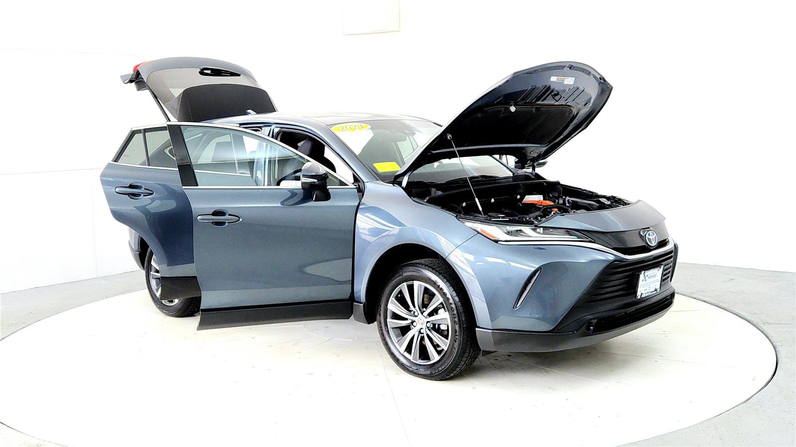 Certified 2024 Toyota Venza LE image 12